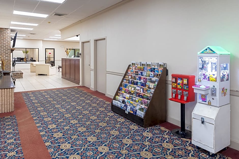 Cottonwood Suites Savannah Hotel & Conference Center
