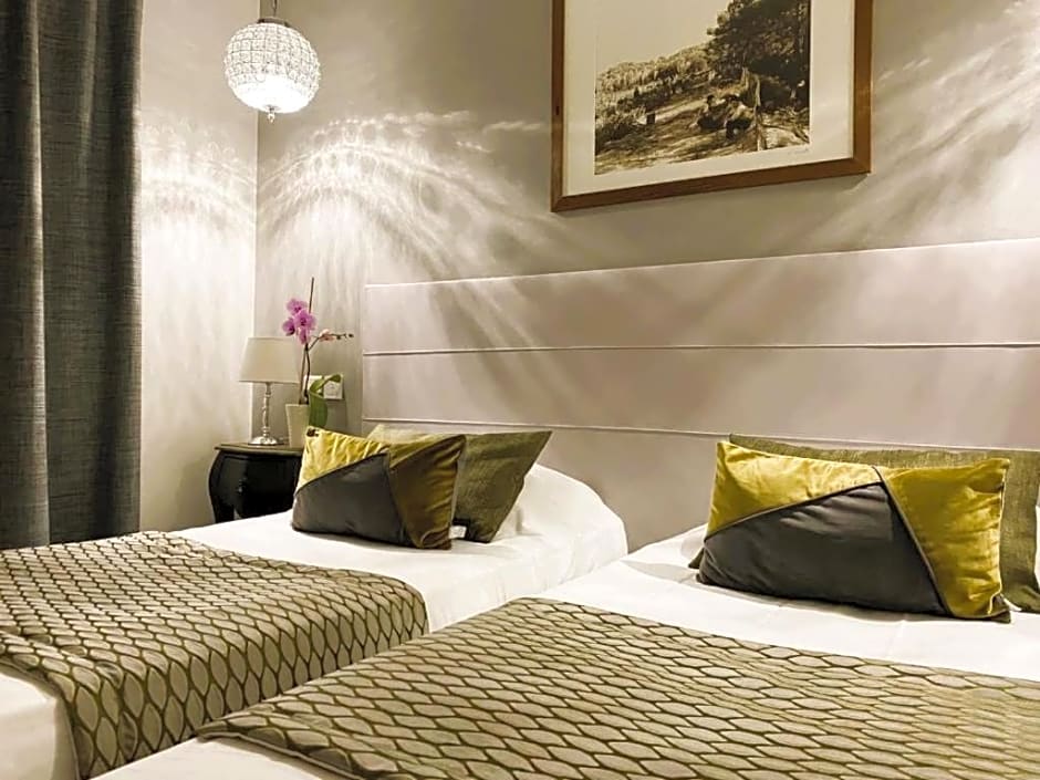 Brit Hotel Acacias