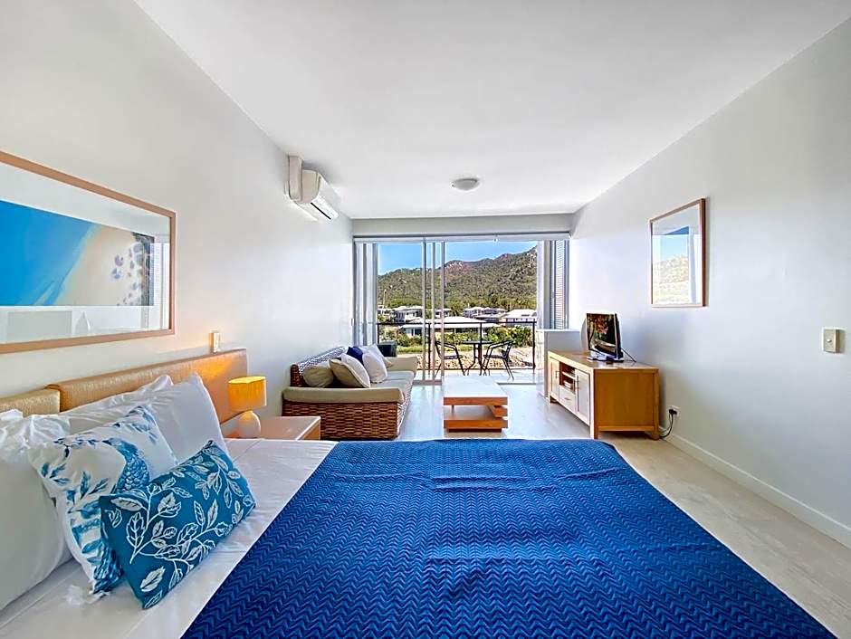 Blue on Blue Studio Room 1322