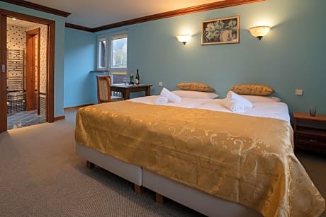 Triple Room with Bath