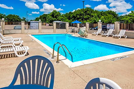 Motel 6-Cleburne, TX