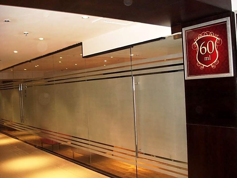 Hotel Joy Inn & Suites