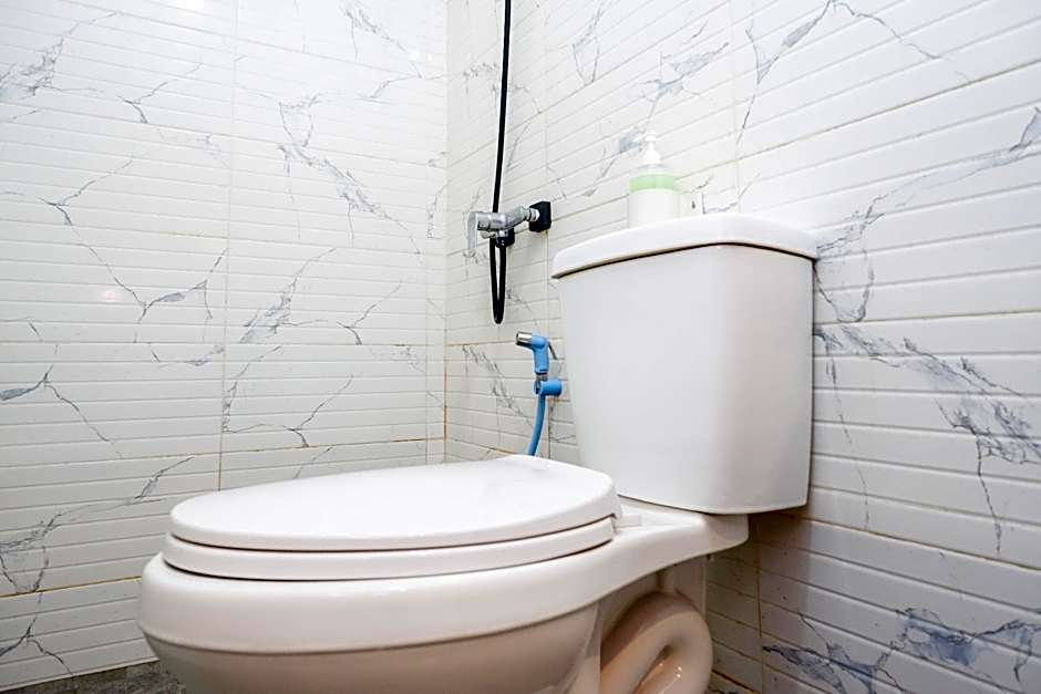 RedDoorz near Stasiun Batang