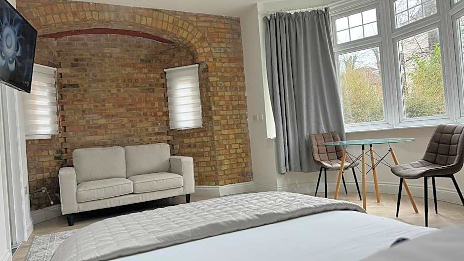 London Studios and Suites