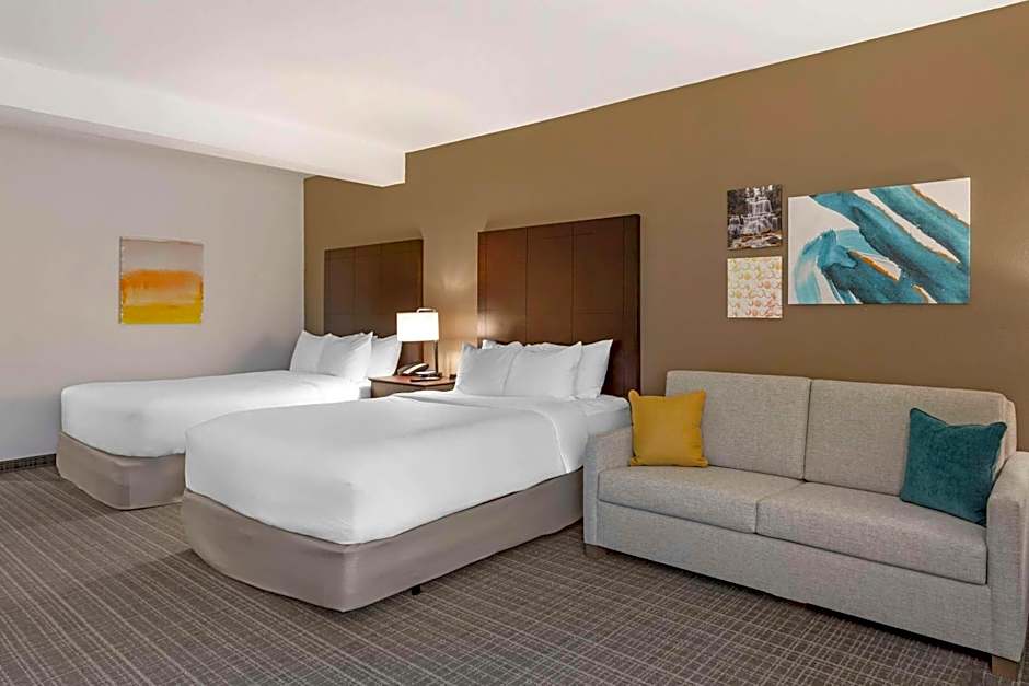 Comfort Inn & Suites Verona at Turning Stone Resort Casino