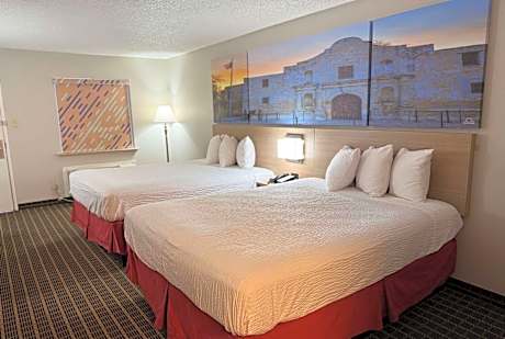 Queen Room with Two Queen Beds - Smoking