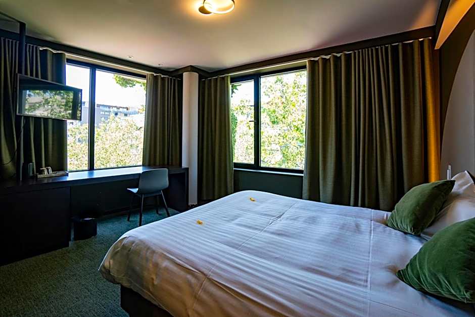 Green Hotel