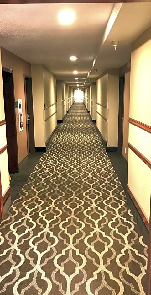 Comfort Inn & Suites at I-74 and 155