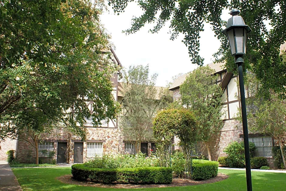Anaheim Majestic Garden Hotel