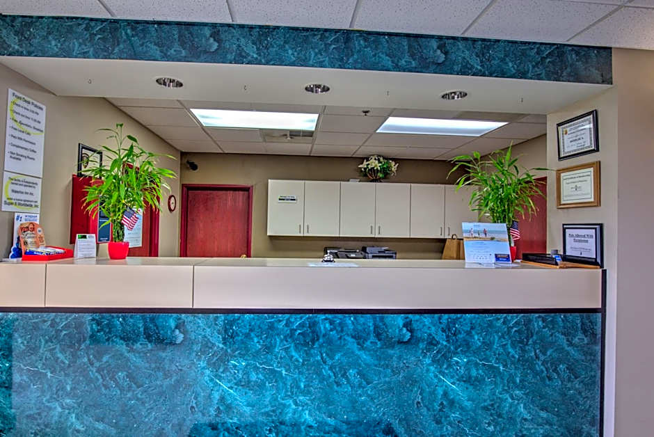 Super 8 by Wyndham Waterloo