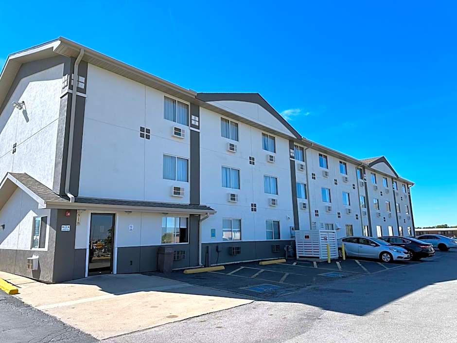 Super 8 by Wyndham Bloomington/Normal