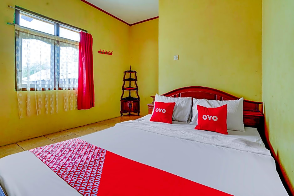 Vaccinated Staff - OYO II3676 Wisma Al-fahmi Syariah