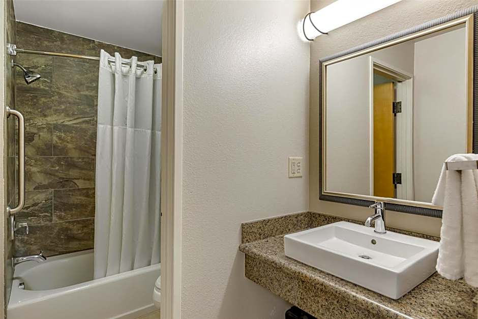 Best Western Plus Riverfront Hotel and Suites