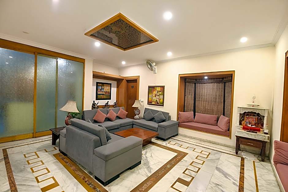 Siris 18 Hotel Gurgaon