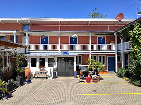 Max Motel