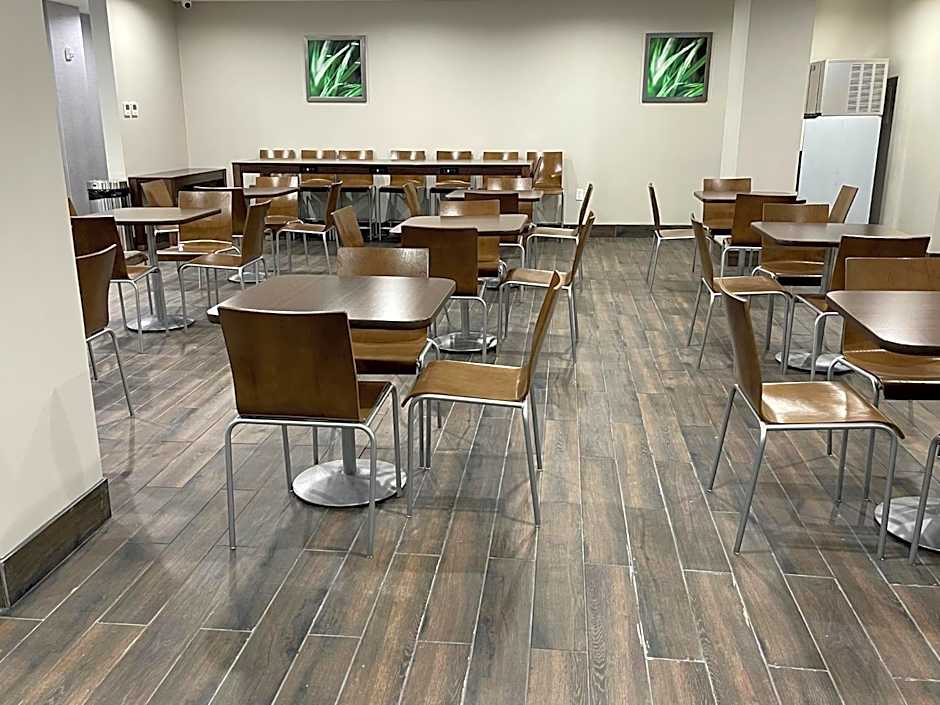 Days Inn by Wyndham Bronx Near Botanical Garden