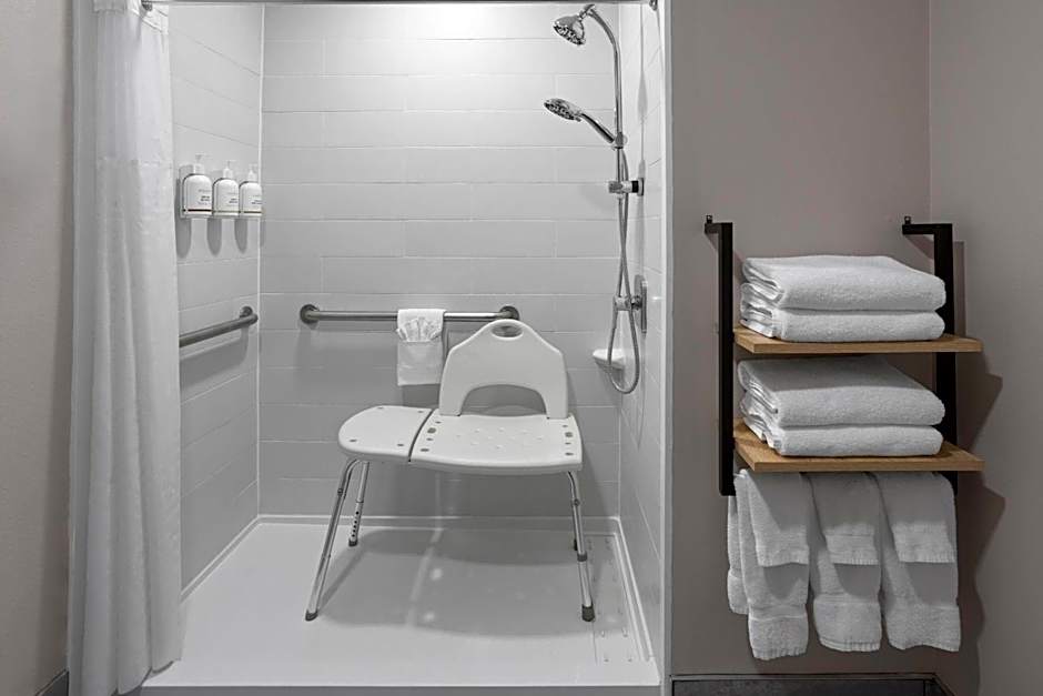 La Quinta Inn & Suites by Wyndham Mansfield, Oh