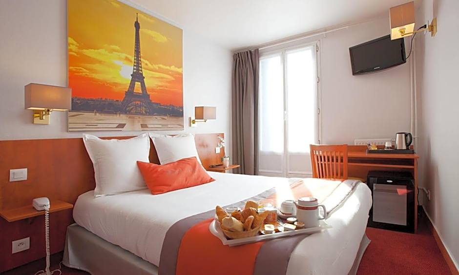 Alyss Saphir Cambronne Eiffel