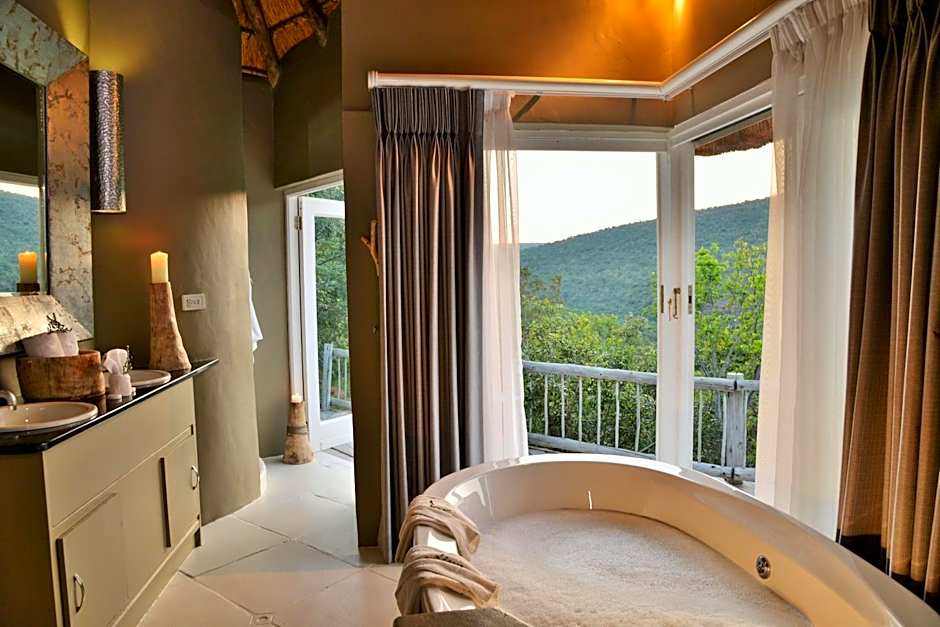 Clifftop Exclusive Safari Hideaway