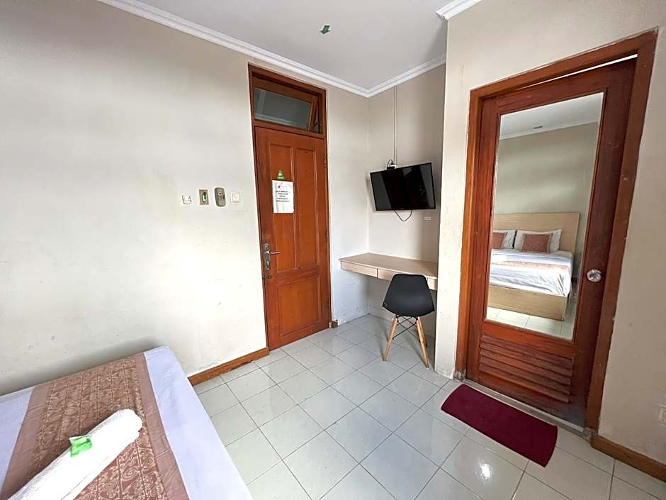 Hotel Winotosastro by Athelu