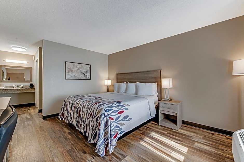 Red Roof Inn & Suites Wilkesboro