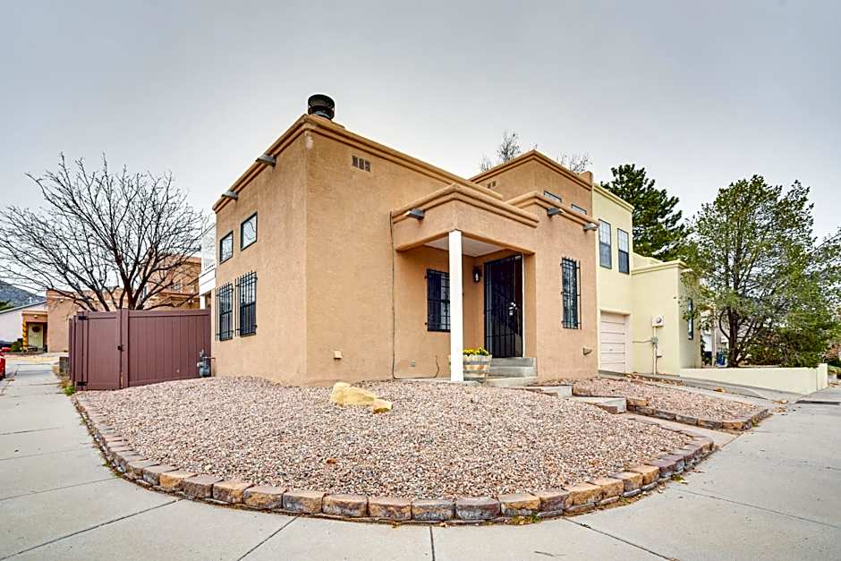 Albuquerque Getaway with Sandia Mountain Views!
