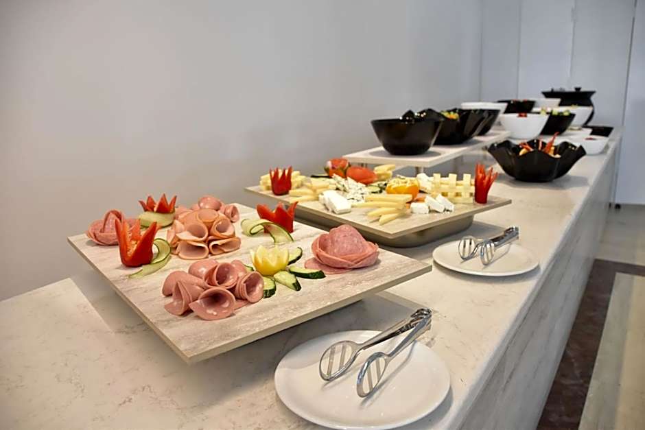 California Beach Hotel - Adults Only