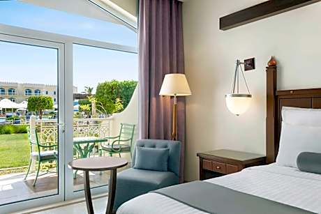 King Room with Direct Pool Access -Non-Smoking