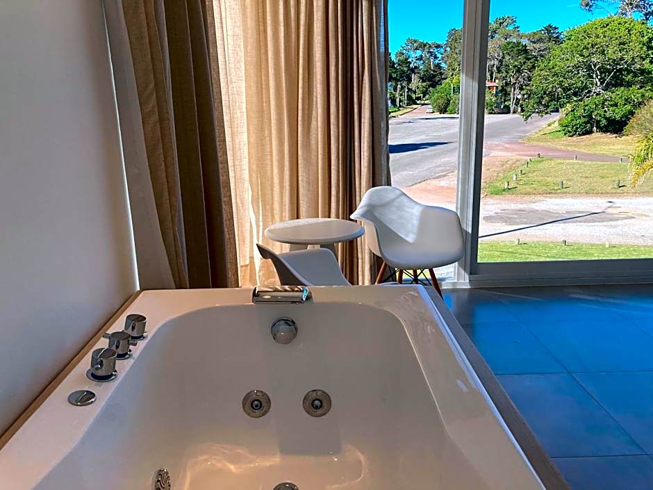 Live Hotel Boutique (Adults only)