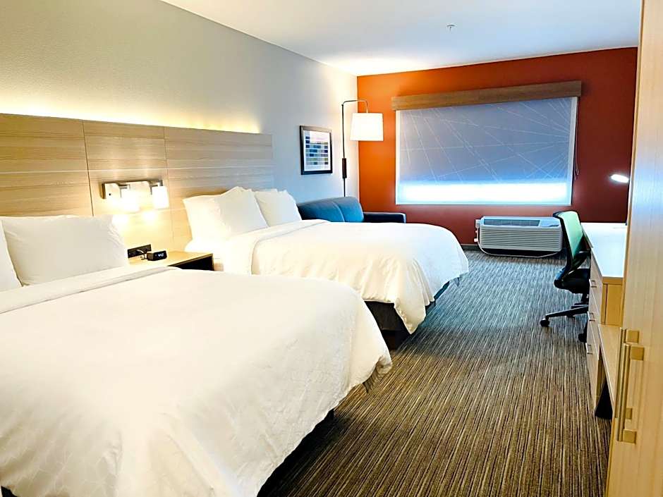 Photo 1 of 1 of 2 Queen Beds Suite, Hearing Accessible, Bathtub