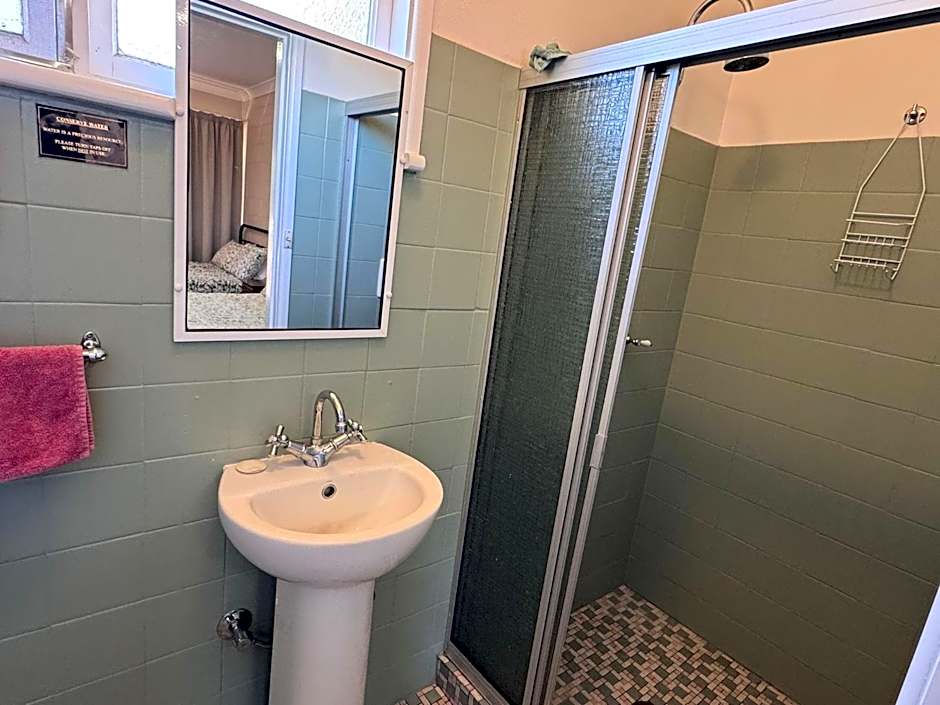 ALPINE COUNTRY MOTEL plus FREE COFFEE