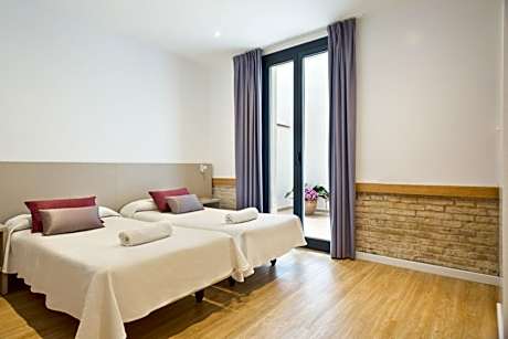 Family Room for 8 Adults