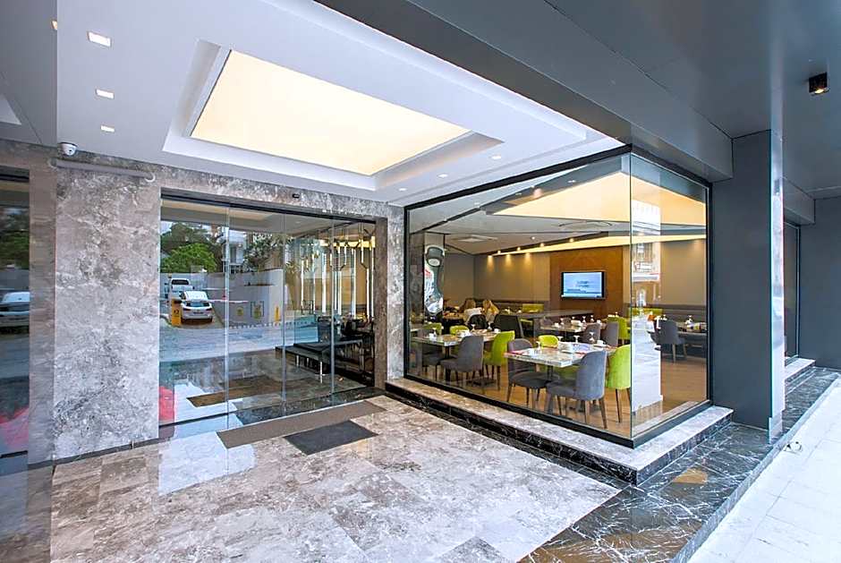 Zeniva Hotel 