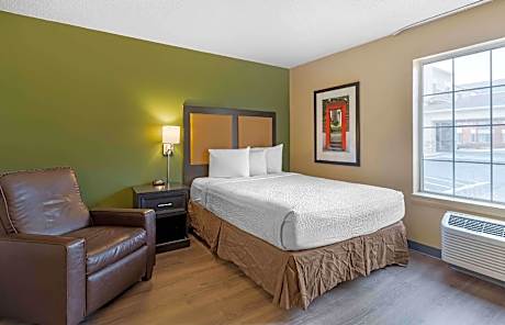 Studio Queen Bed