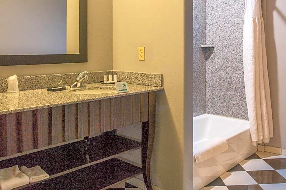 Evangeline Downs Hotel, Ascend Hotel Collection