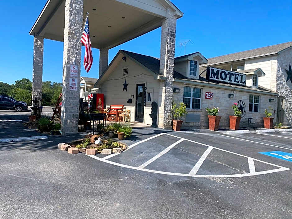 Cedar Creek Inn