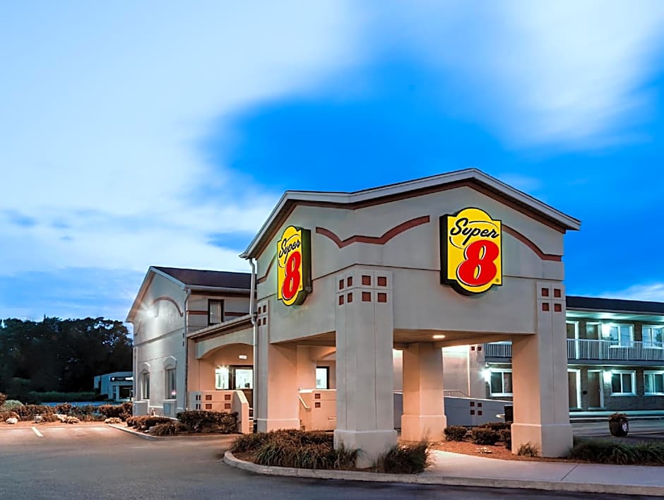 Super 8 by Wyndham Guelph