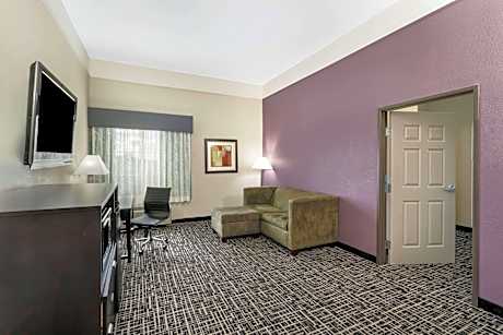 1 King Bed One-Bedroom Suite Non-Smoking