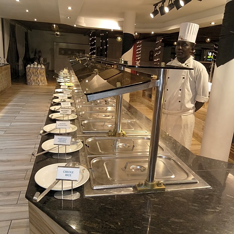 Travellers Beach Hotel & Club