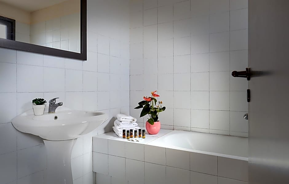 Creteco Hotel & Suites