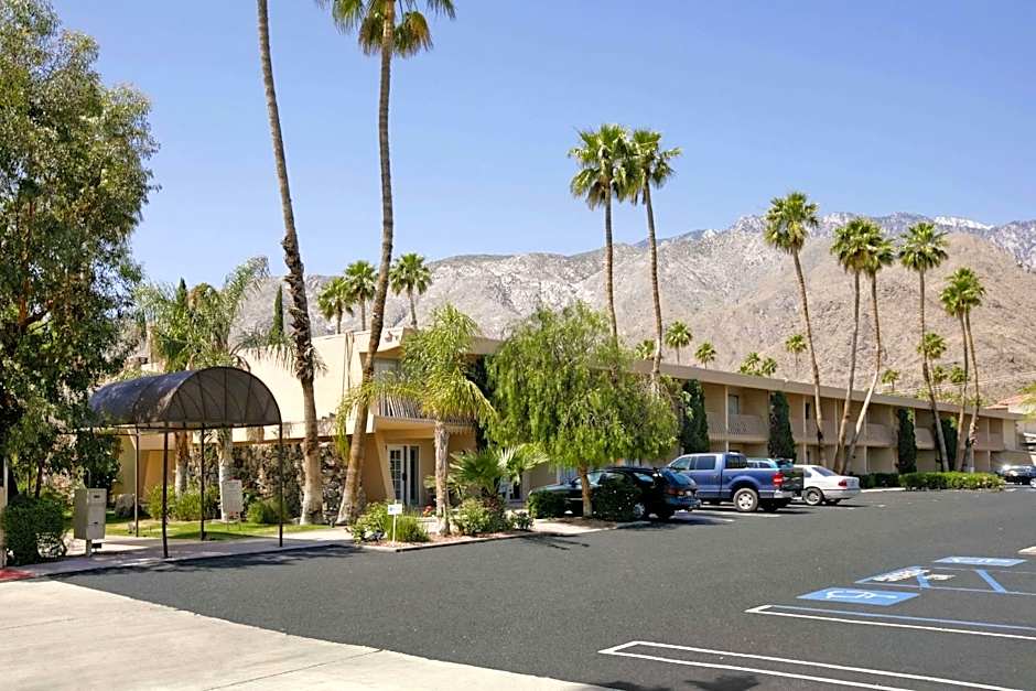 Days Inn Palm Springs – Palm Springs, CA