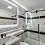 Hotel OPUS Bronx Near Bay Plaza Mall