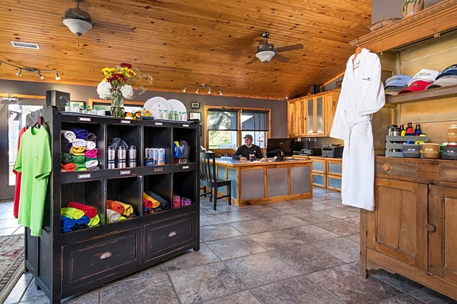 Beaver Lakefront Cabins - Couples Only Getaways