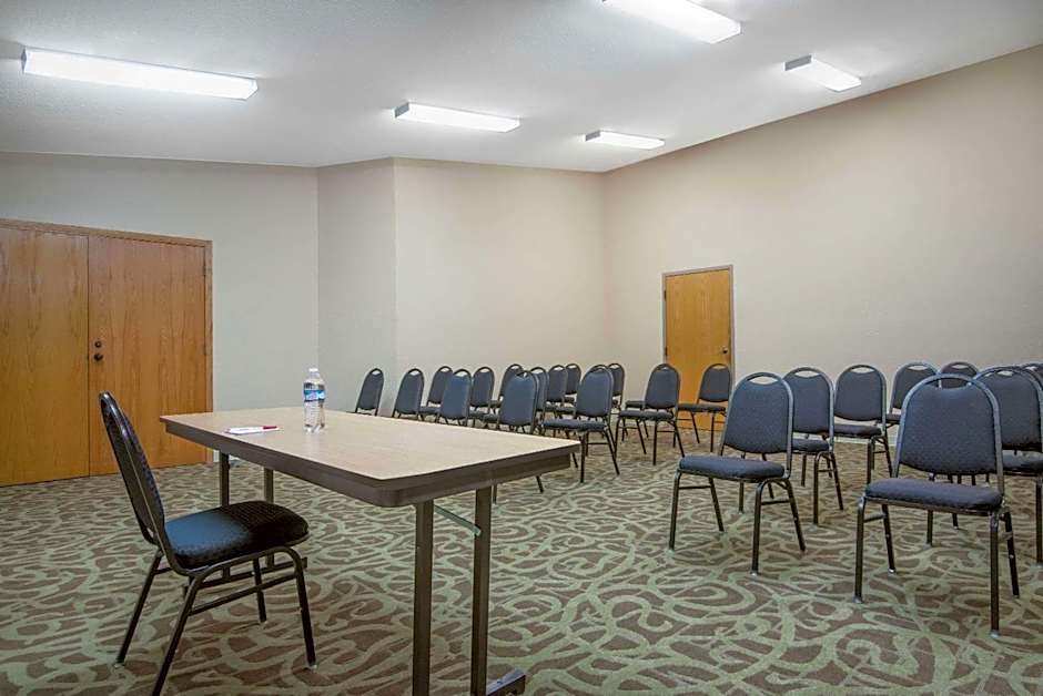 Ramada by Wyndham Columbus Polaris