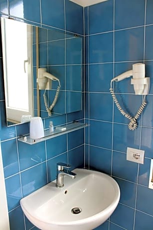 Double Room with Balcony and Partial Sea View