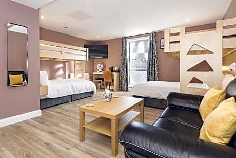 Deluxe Quadruple Room