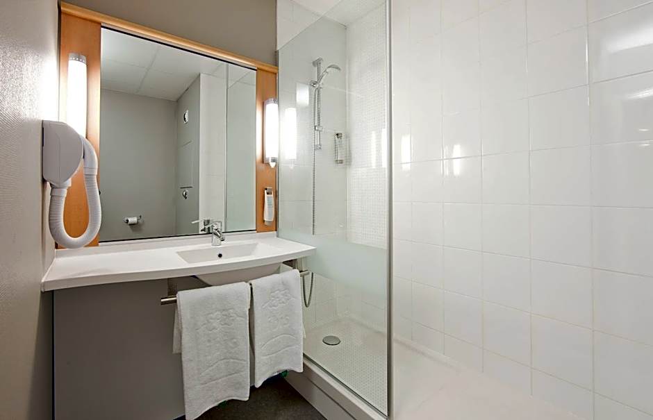 ibis Paris Pantin Eglise