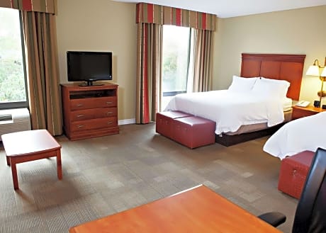 2 Queens Mobility/Hearing Access Tub Nosmok