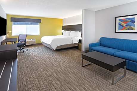 King Suite with Sofa Bed - Hearing Accessible