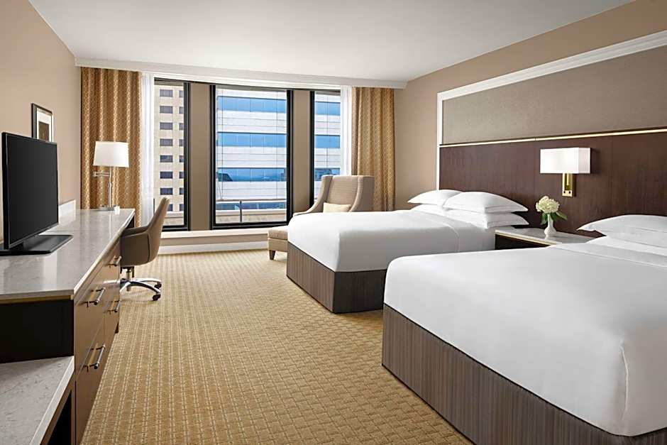 Hilton Indianapolis Hotel & Suites